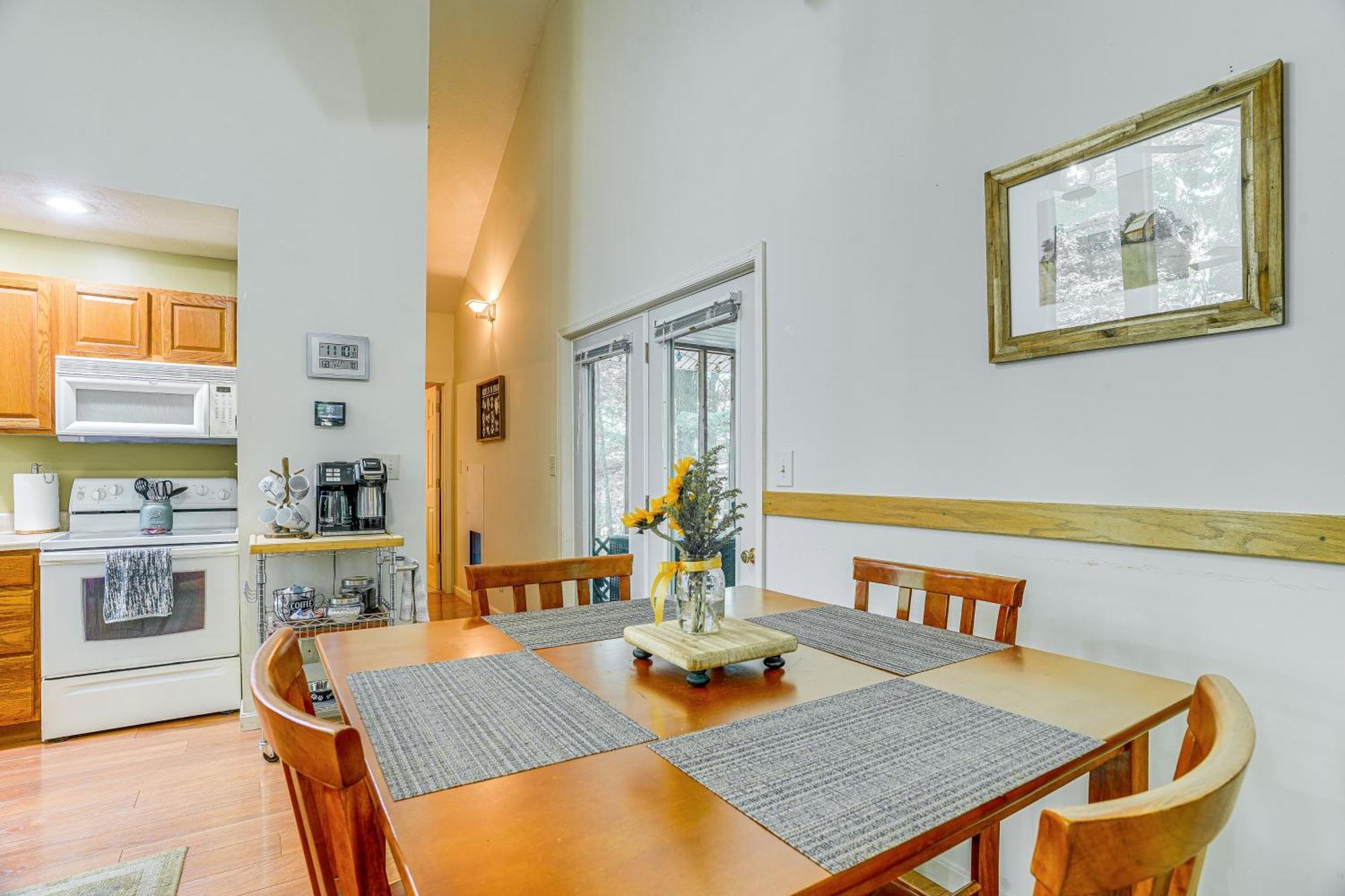 Cabin With Deck And Screened-In Porch In New Market! Zewnętrze zdjęcie