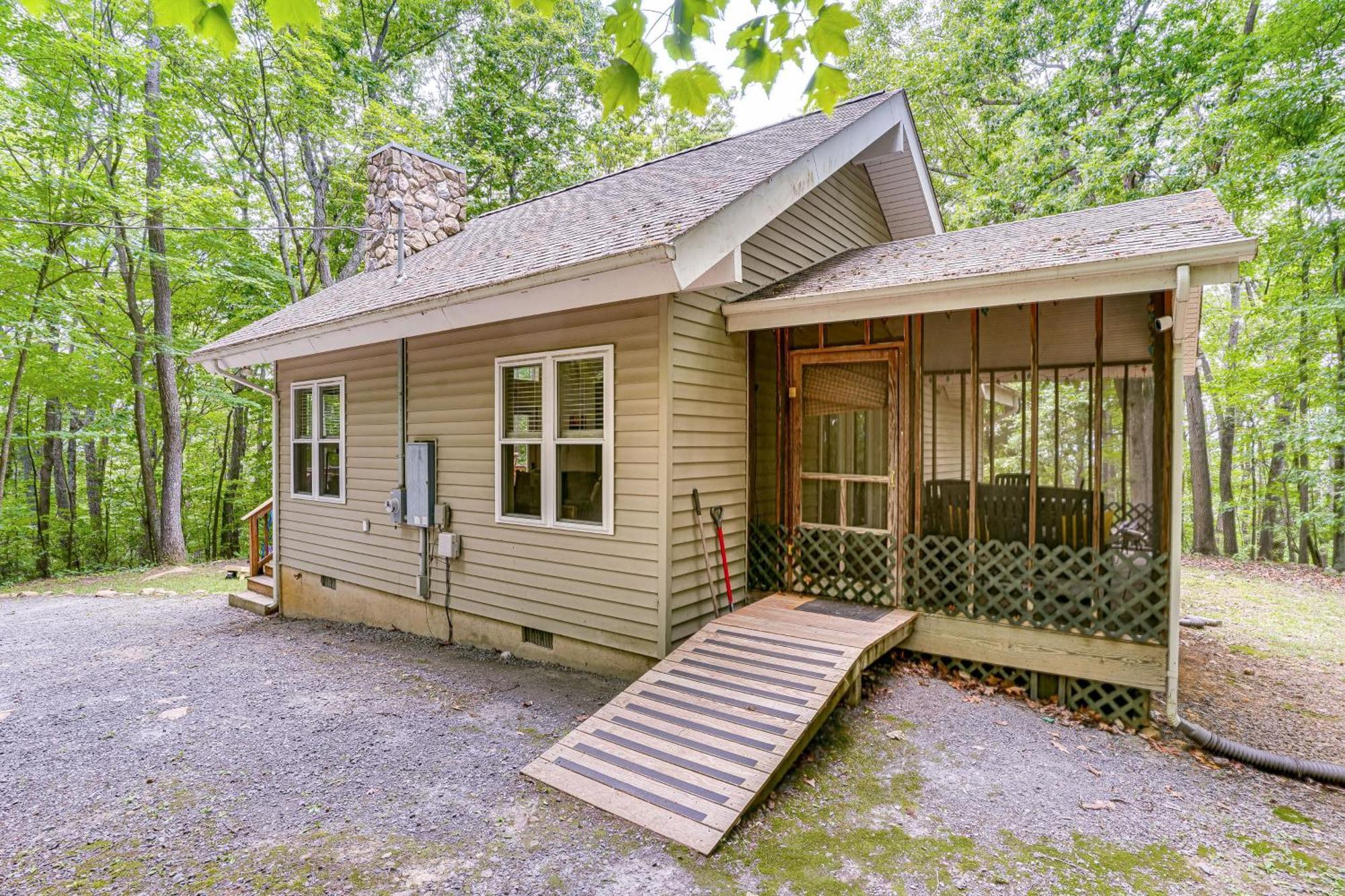 Cabin With Deck And Screened-In Porch In New Market! Zewnętrze zdjęcie